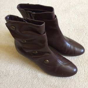 Brand new brown boots